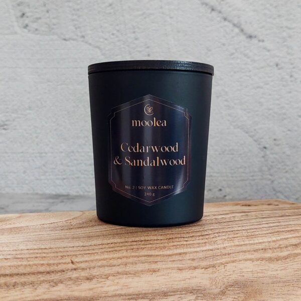Cedarwood and sandalwood candle Moolea